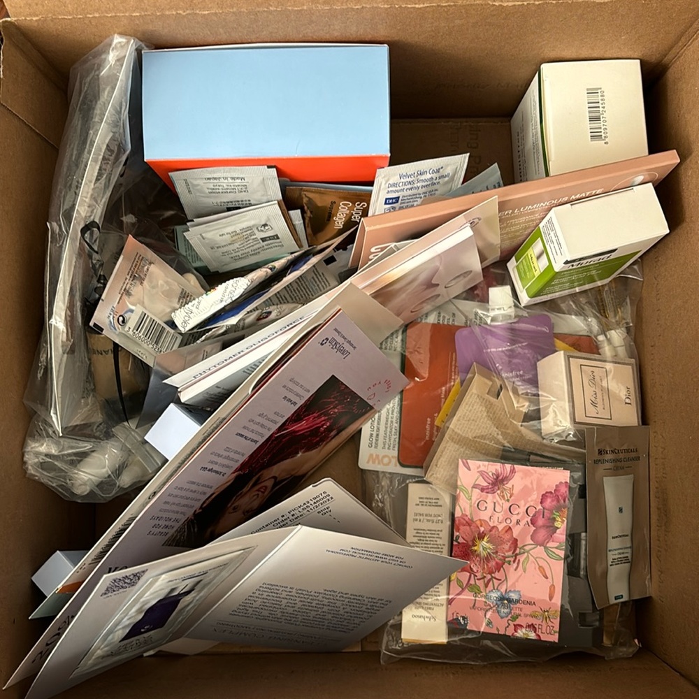 SKINCARE SAMPLES BOX